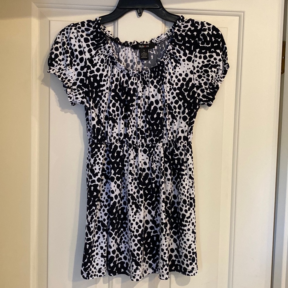 Cute top with cinched midsection